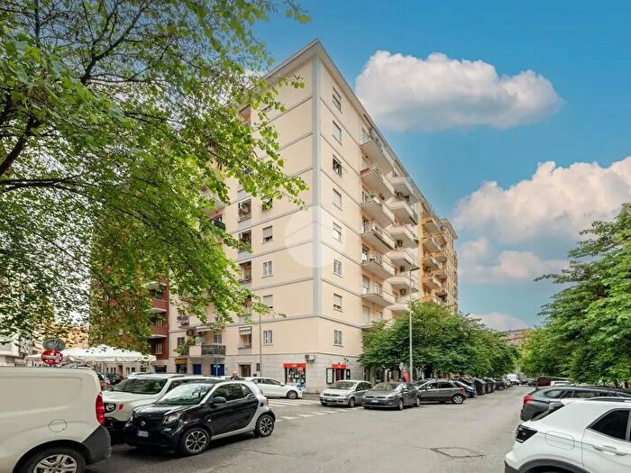 Appartamento trilocale in vendita in Via Ogaden, Roma