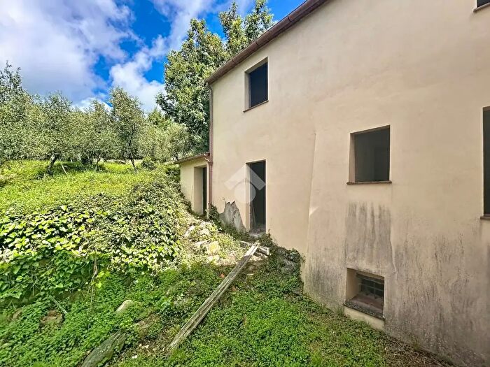 Casa con 10 locali in vendita in Via del Fienilaccio, Calci