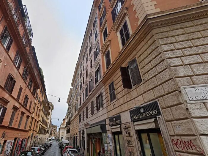 Appartamento trilocale in vendita in Via Luciano Manara, Roma