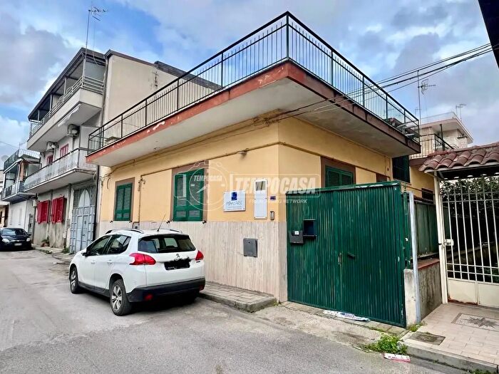 Casa con 6 locali in vendita in Via Ippolito Nievo, Aversa