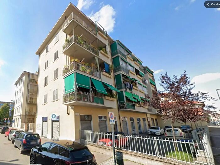 Appartamento con 5 locali in affitto in Via Spotorno, Torino