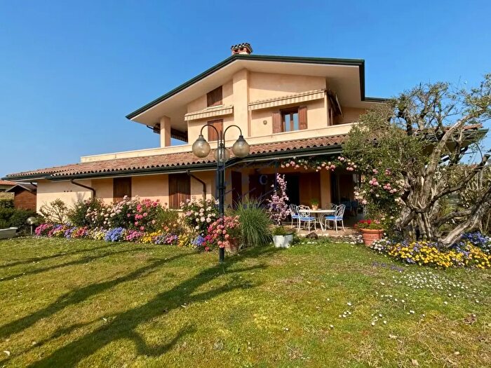 Casa con 6 locali in vendita in Mansue