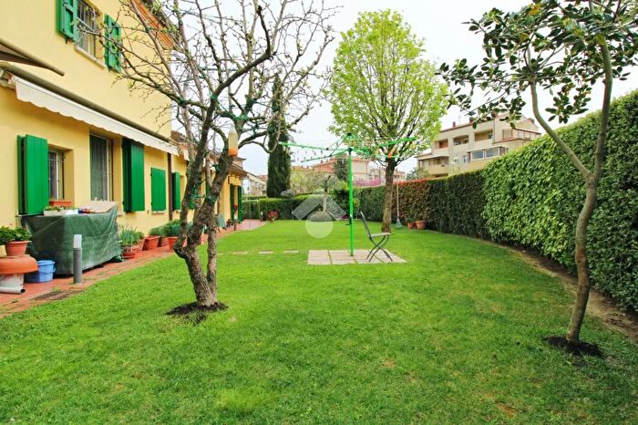 Casa trilocale in vendita in Via Bidente, Rimini