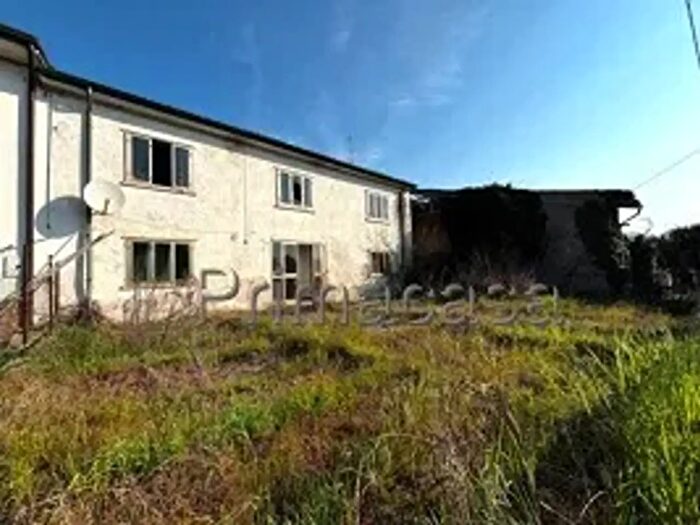 Casa con 8 locali in vendita in Corso della Vittoria, Legnago