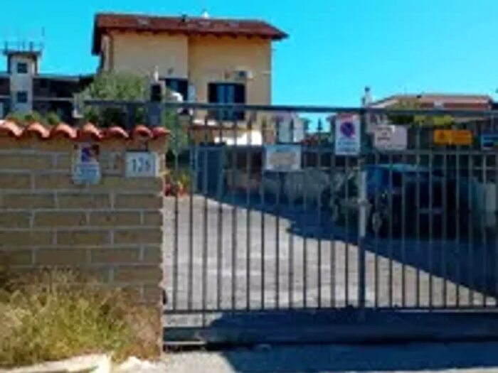 Appartamento bilocale in vendita in Via San Michele di Ganzaria, Roma
