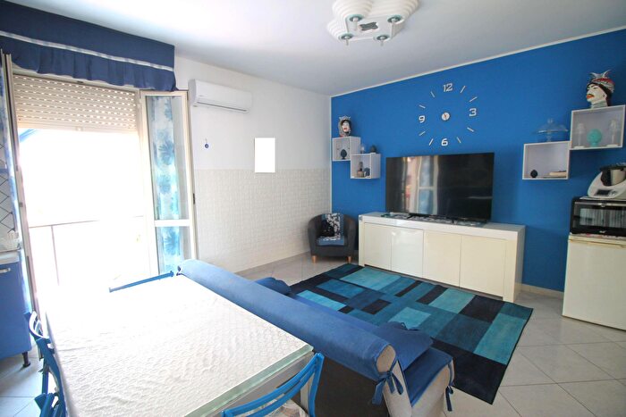 Appartamento quadrilocale in vendita in Via Lazio, Siracusa