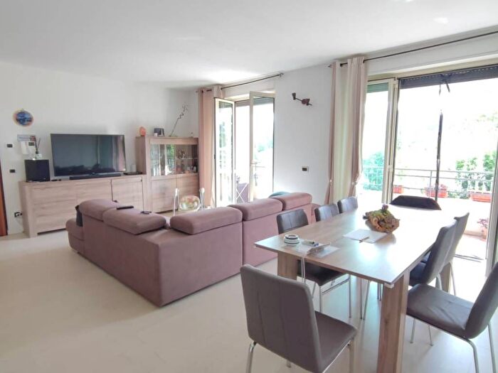 Appartamento trilocale in affitto in Via Raffaello Sanzio, Centro, Tavernerio