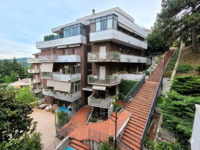 Appartamento quadrilocale in vendita in Via Trieste del Grosso, Chieti