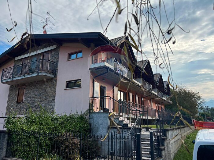 Casa quadrilocale in vendita in Via Tonale della Mendola, Endine Gaiano