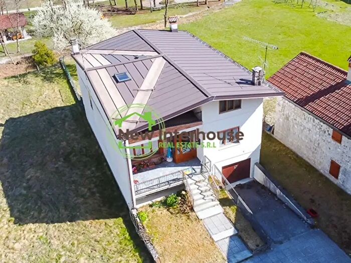 Appartamento con 8 locali in vendita in Via XIX Ottobre, Cimolais