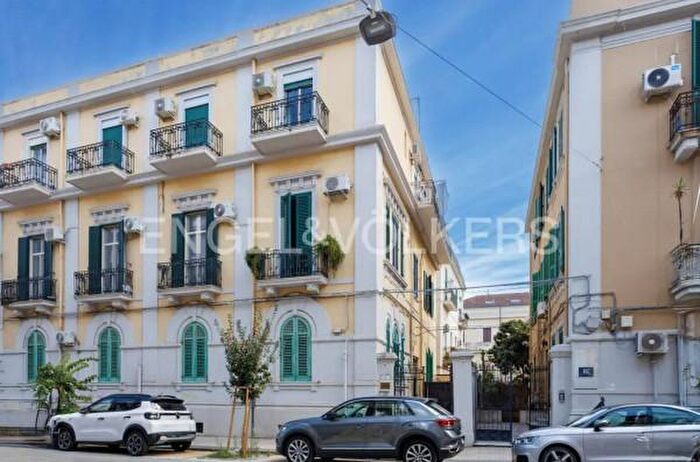 Appartamento con 6 locali in vendita in Via Ghibellina, Messina