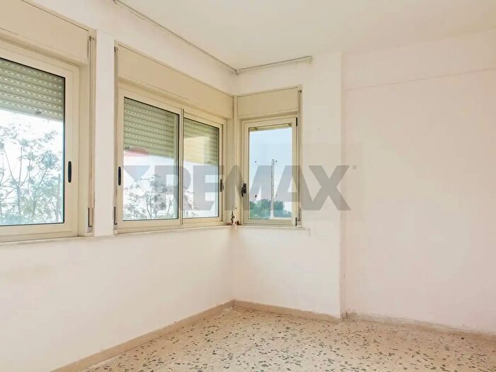Appartamento trilocale in affitto in Via Nizzeti, Valverde