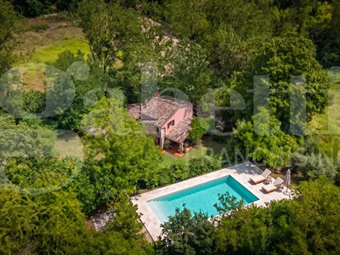 Casa con 10 locali in vendita in Strada dei Mulini di Bargnano, Cetona