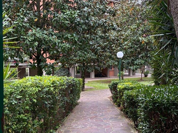 Appartamento trilocale in affitto in Via al Sesto Miglio, Tomba di Nerone, Roma