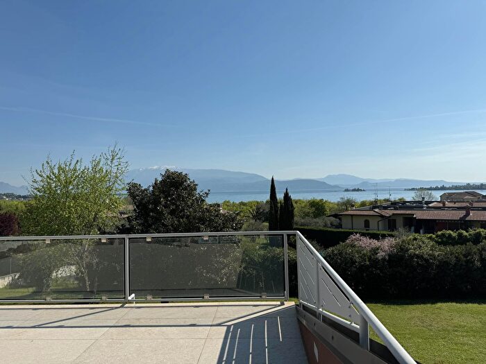 Casa con 7 locali in vendita in Manerba Del Garda