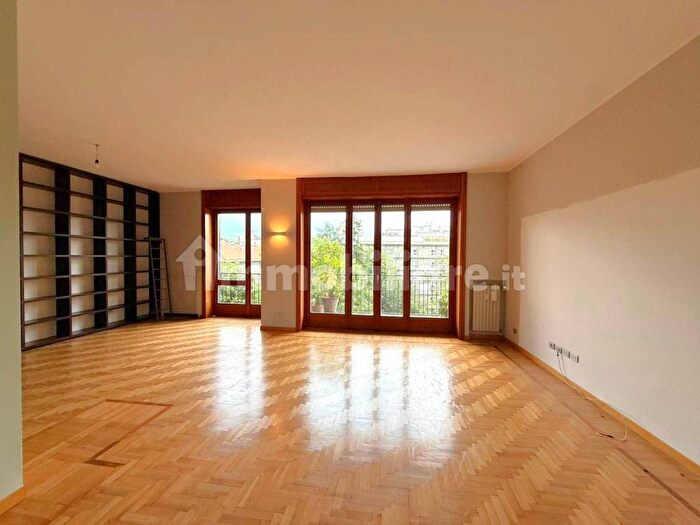 Appartamento quadrilocale in affitto in Via Quadronno, Quadronno Crocetta, Milano