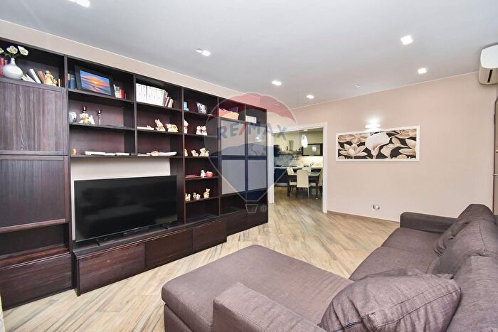 Appartamento con 7 locali in vendita in Via Giuseppe di Vittorio, Misterbianco