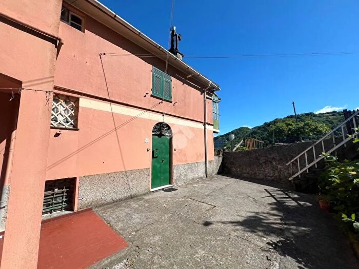 Appartamento trilocale in vendita in Via al Garbo, Genova