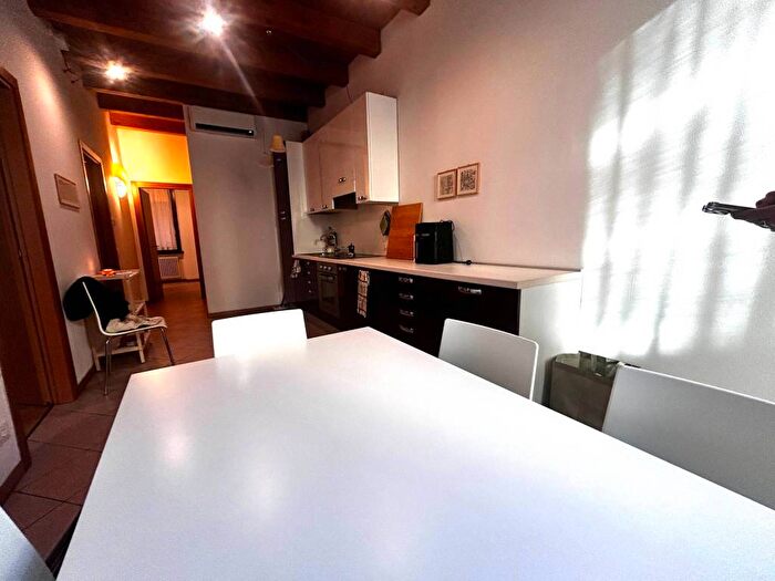 Appartamento trilocale in affitto in Via Settembre, Veronetta, Verona