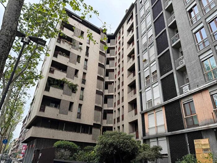 Appartamento quadrilocale in vendita in Viale Casiraghi, Sesto San Giovanni