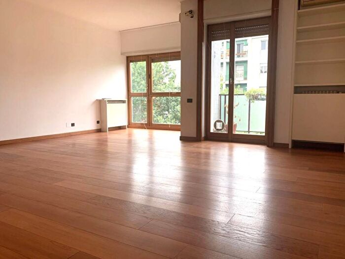 Appartamento quadrilocale in affitto in Via Ruggero di Lauria, Sempione, Milano