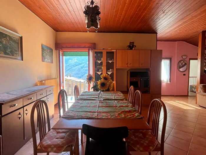 Appartamento con 6 locali in vendita in Via Piedo, Tresivio