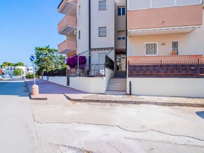 Appartamento bilocale in vendita in Via Plutone, Lesina