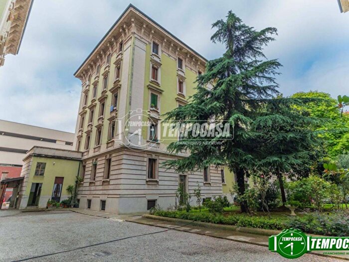 Appartamento bilocale in affitto in Via LAURANA, Istria, Milano