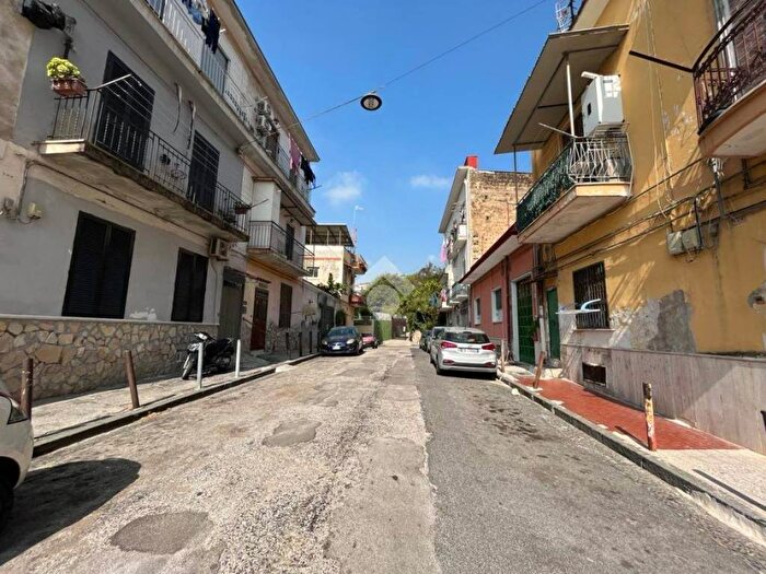 Appartamento monolocale in affitto in Via Marigliano, Capodichino, Napoli