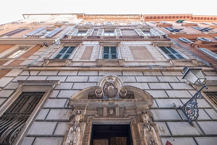 Appartamento con 9 locali in affitto in Salita Santa Caterina, Genova