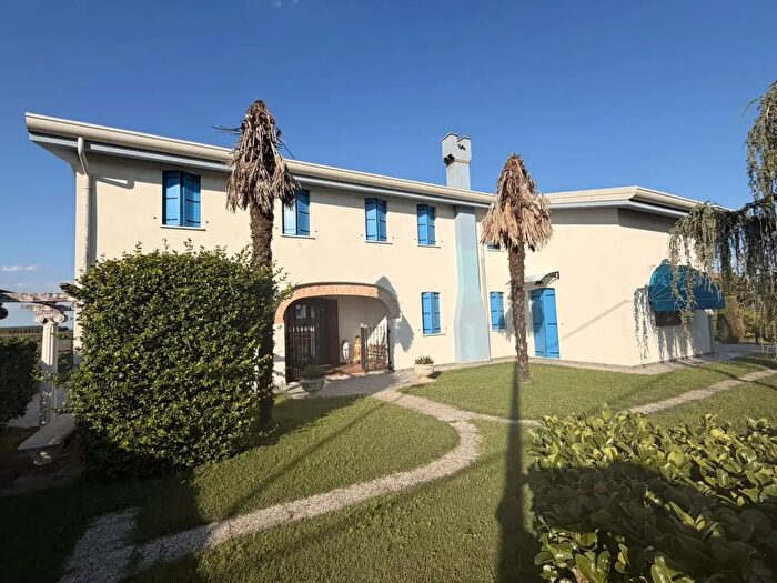 Casa quadrilocale in vendita in Via Sant'Aberto, Castelbaldo