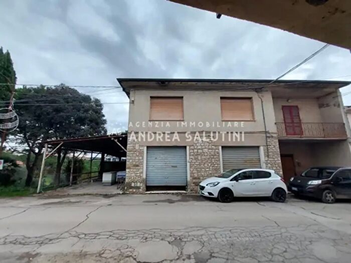 Casa con 6 locali in vendita in Via degli Olivi, Terricciola