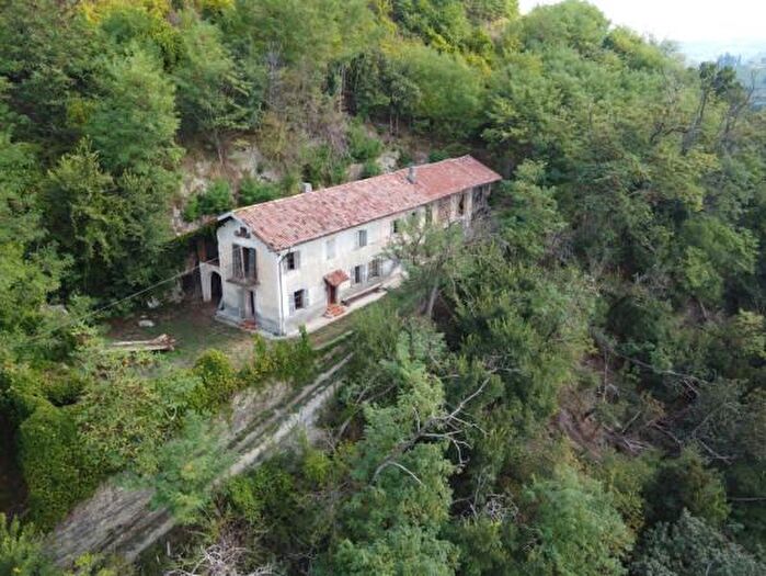 Casa con 6 locali in vendita in Strada Statale di Canelli, Canelli