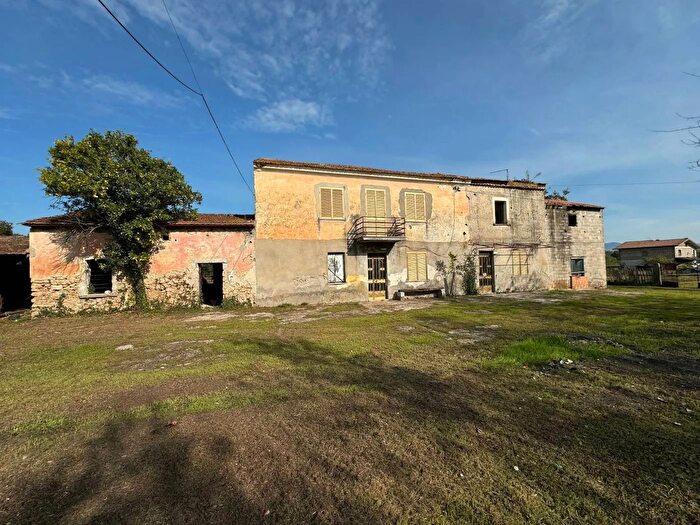 Casa quadrilocale in vendita in Via SterparelleCastrocielo, Castrocielo