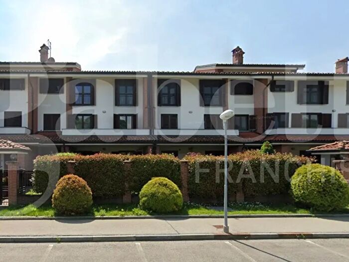 Appartamento quadrilocale in vendita in Via Penarol di Montevideo, Pinerolo