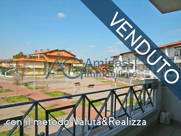 Appartamento trilocale in vendita in Viale delle Rose, Calcinate