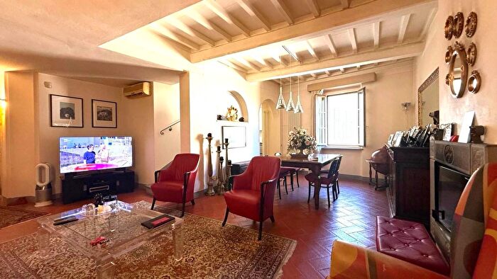 Appartamento con 5 locali in vendita in Calcinaia