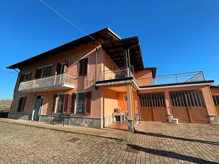 Casa con 10 locali in vendita in Calamandrana