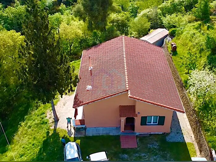 Casa con 7 locali in vendita in Via Santuario, Savona