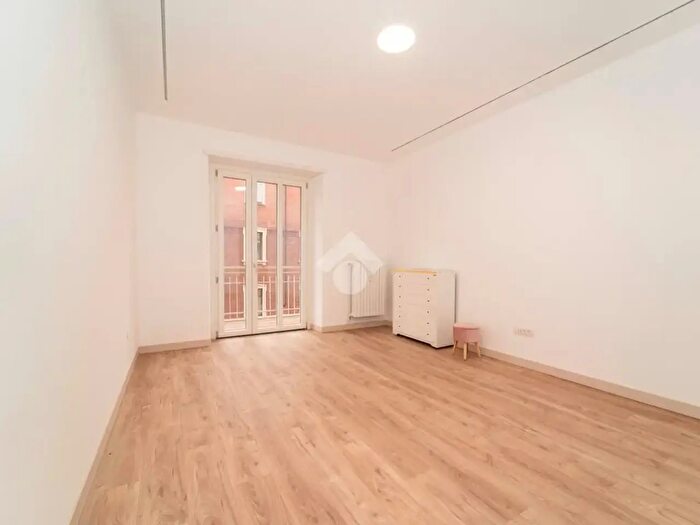 Appartamento trilocale in vendita in Via Isonzo, Torino