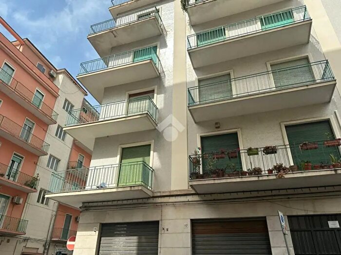Appartamento trilocale in vendita in Via Francesco Cilea, Catania