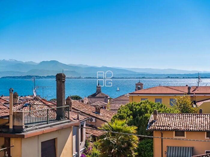 Appartamento trilocale in vendita in Via Mazzini, Desenzano Del Garda