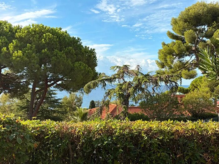 Appartamento quadrilocale in vendita in Strada Privata Peiranze, Sanremo