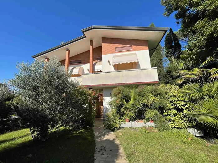 Casa con 10 locali in vendita in Azzano Decimo