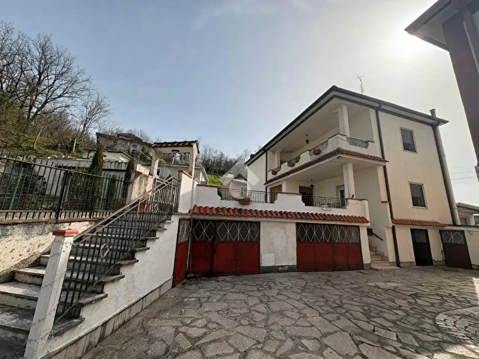 Casa con 6 locali in vendita in Via Napoli, Isola Del Liri