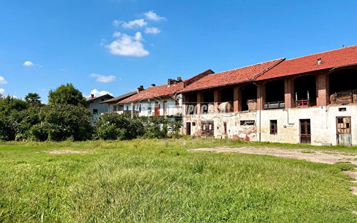 Casa quadrilocale in vendita in Via Case Sparse, Piscina