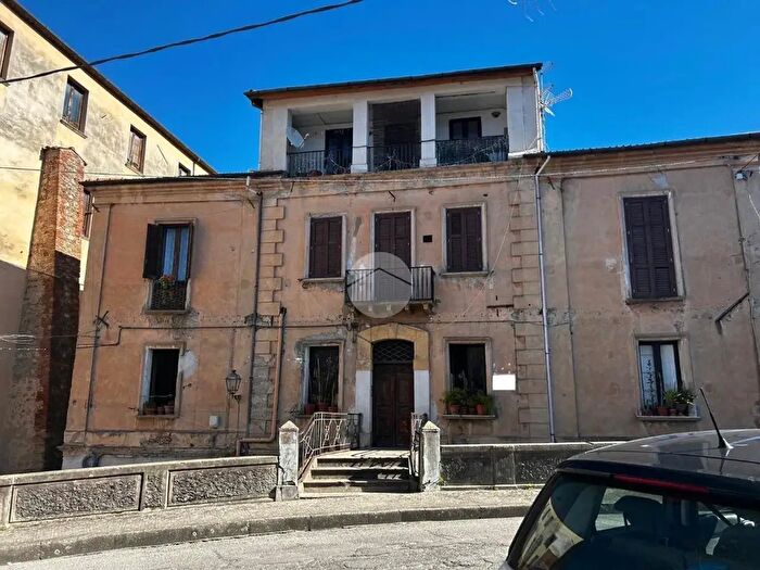 Appartamento trilocale in vendita in Piazza Fratelli Bandiera, Cosenza