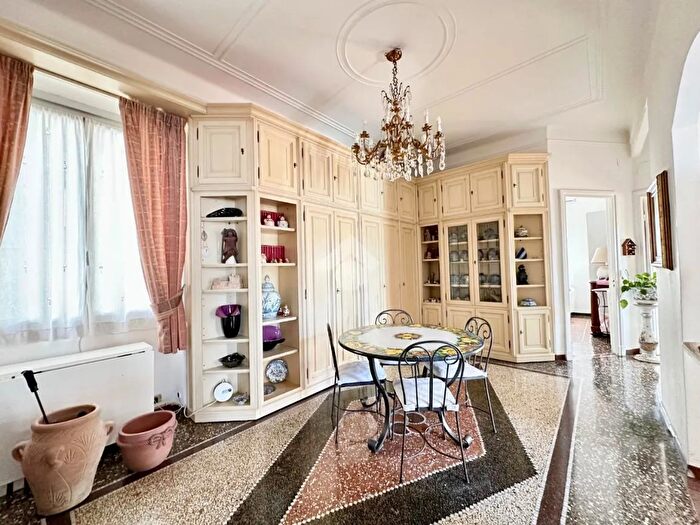 Appartamento con 5 locali in vendita in Via Cornigliano, Genova