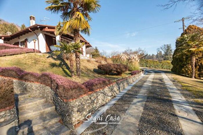 Casa quadrilocale in vendita in Via Roma, Arona