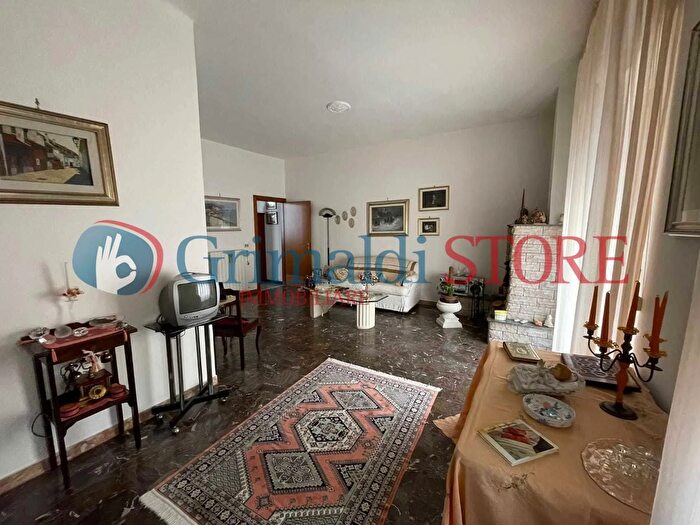 Appartamento trilocale in vendita in Via dè Carpentieri, Brindisi